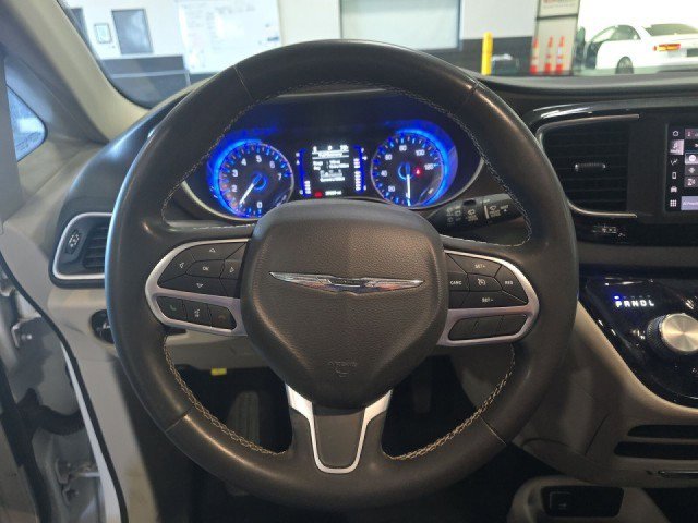 Used 2022 Chrysler Voyager LX FWD image 6