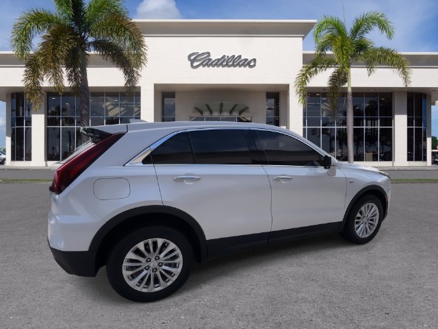 Certified 2024 Cadillac XT4 Luxury w/ Cold Weather Package FWD image 15