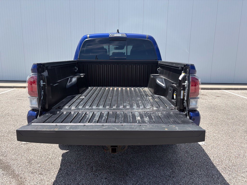 Used 2023 Toyota Tacoma TRD Off-Road w/ TRD Premium Off Road Package AWD/4WD image 17