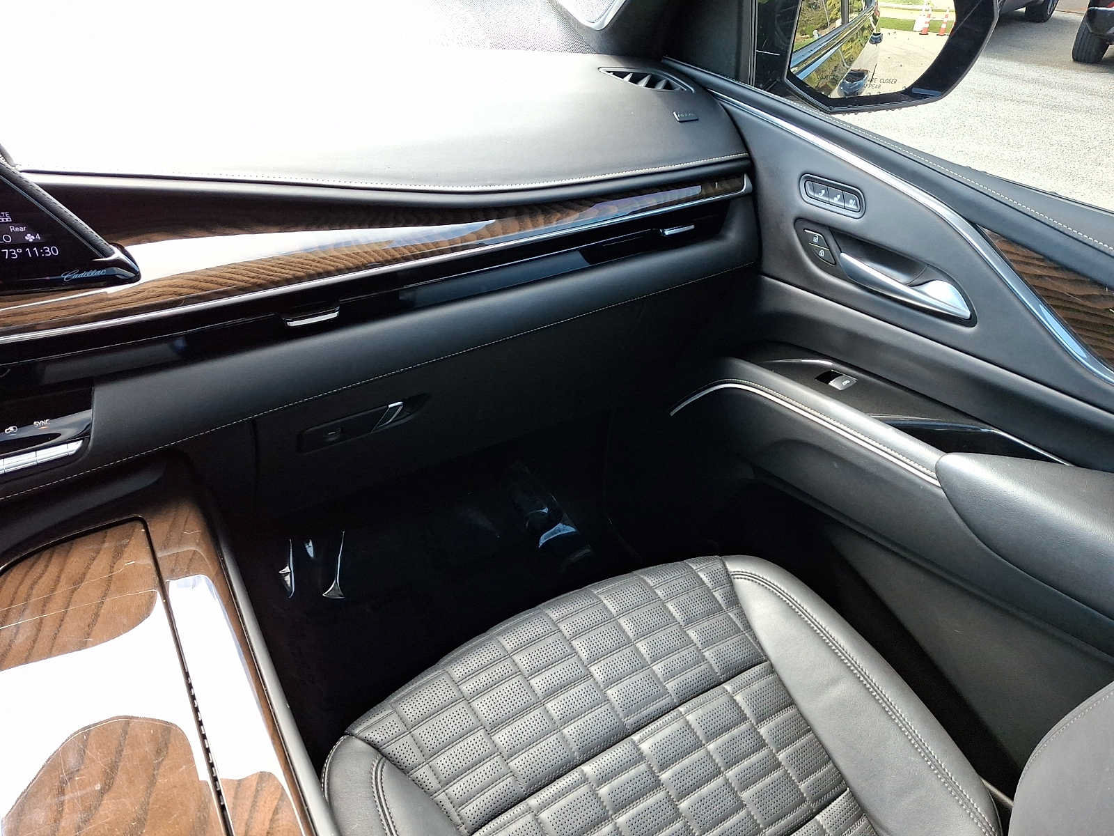 Certified 2024 Cadillac Escalade Sport Platinum w/ LPO, ONYX Package AWD/4WD image 21