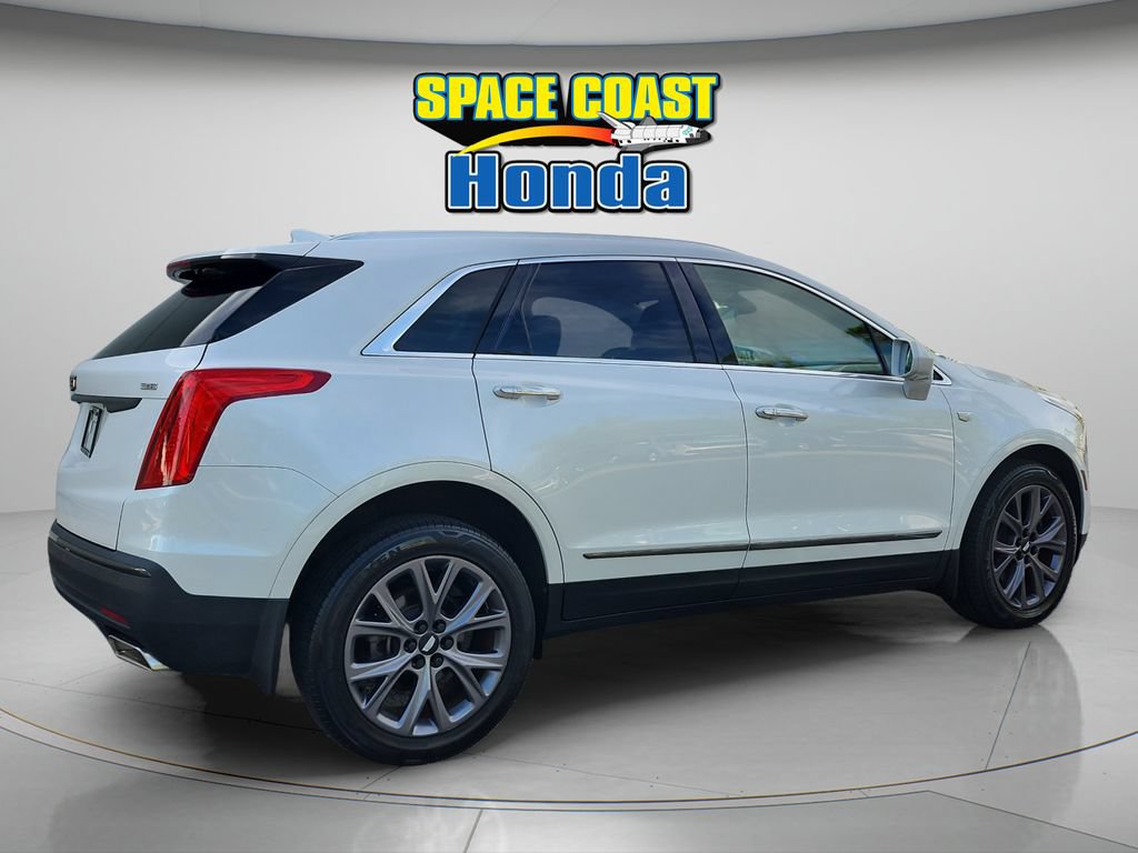 Used 2019 Cadillac XT5 Luxury w/ LPO, Black Ice Package AWD/4WD image 3