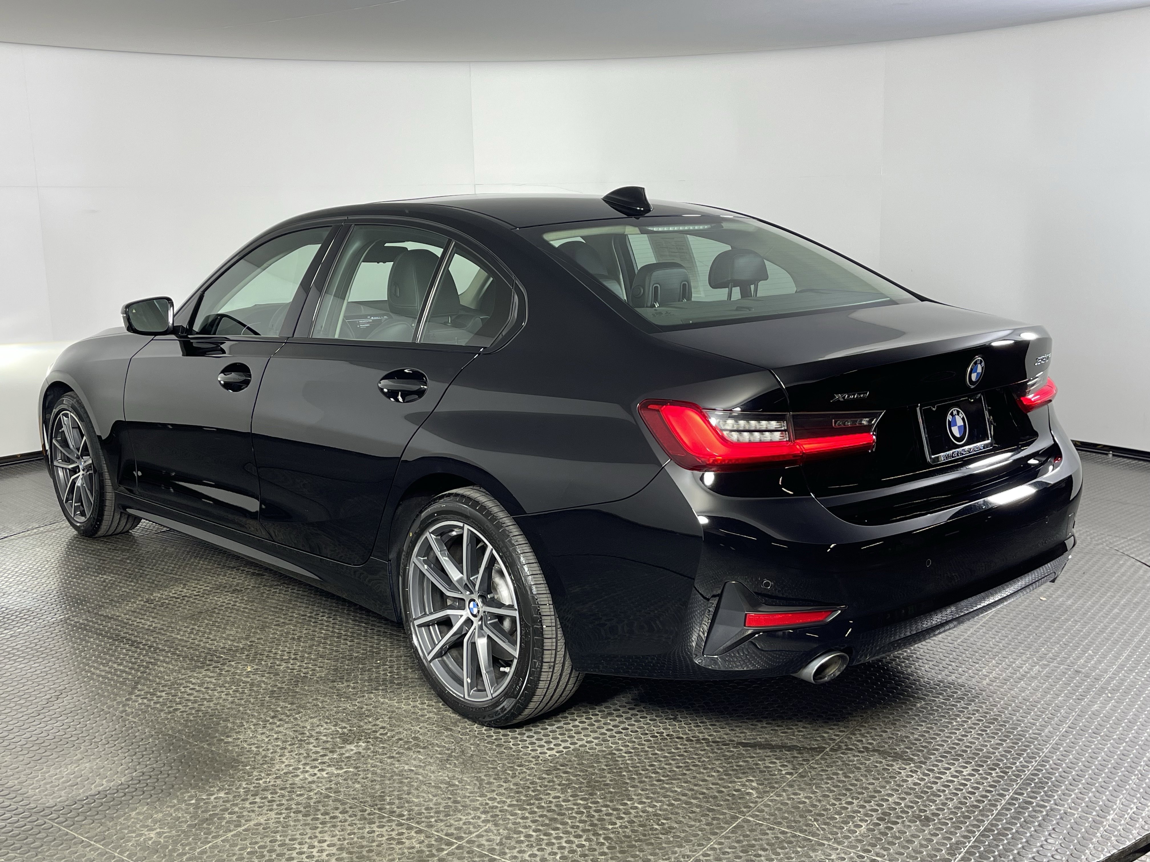 Used 2019 BMW 330i xDrive Sedan AWD/4WD image 6