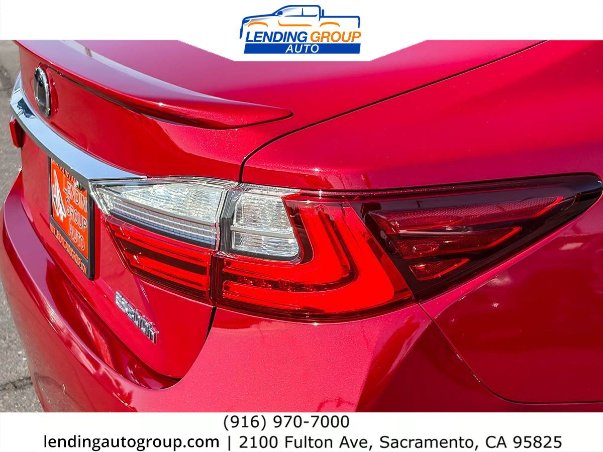Used 2017 Lexus ES 300h w/ Luxury Package FWD image 8