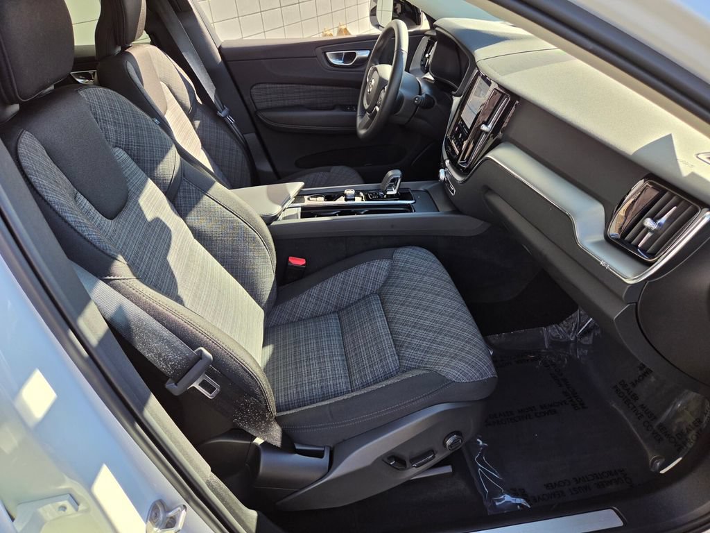 Certified 2024 Volvo XC60 T8 Core AWD/4WD image 22