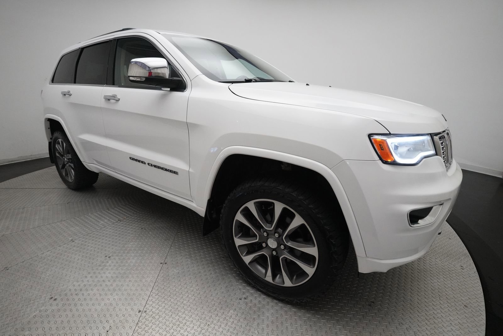 Used 2018 Jeep Grand Cherokee Overland AWD/4WD image 37