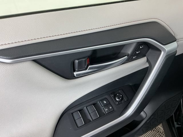 Used 2020 Toyota RAV4 Limited AWD/4WD image 15