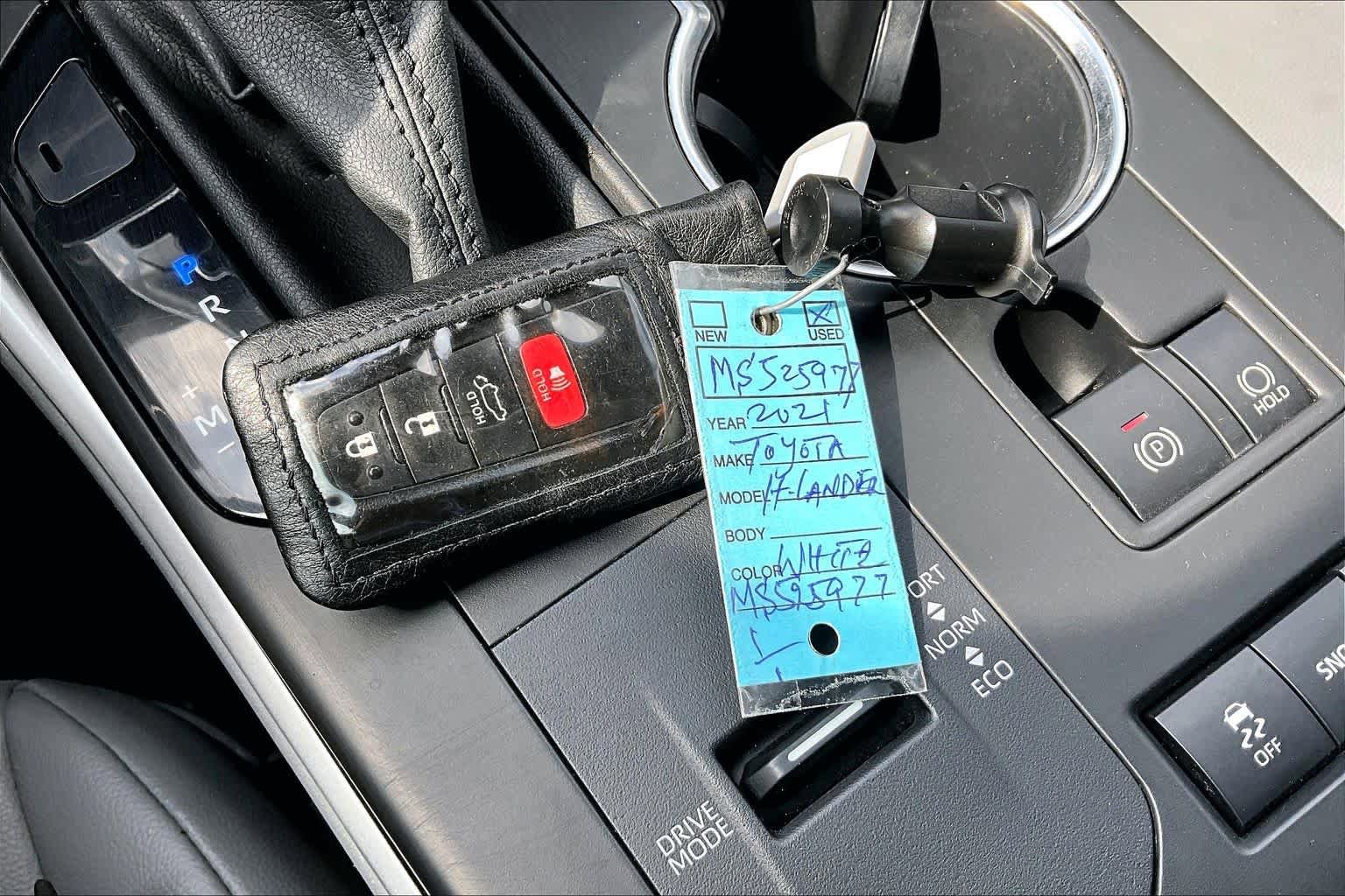 Used 2021 Toyota Highlander XLE FWD image 15