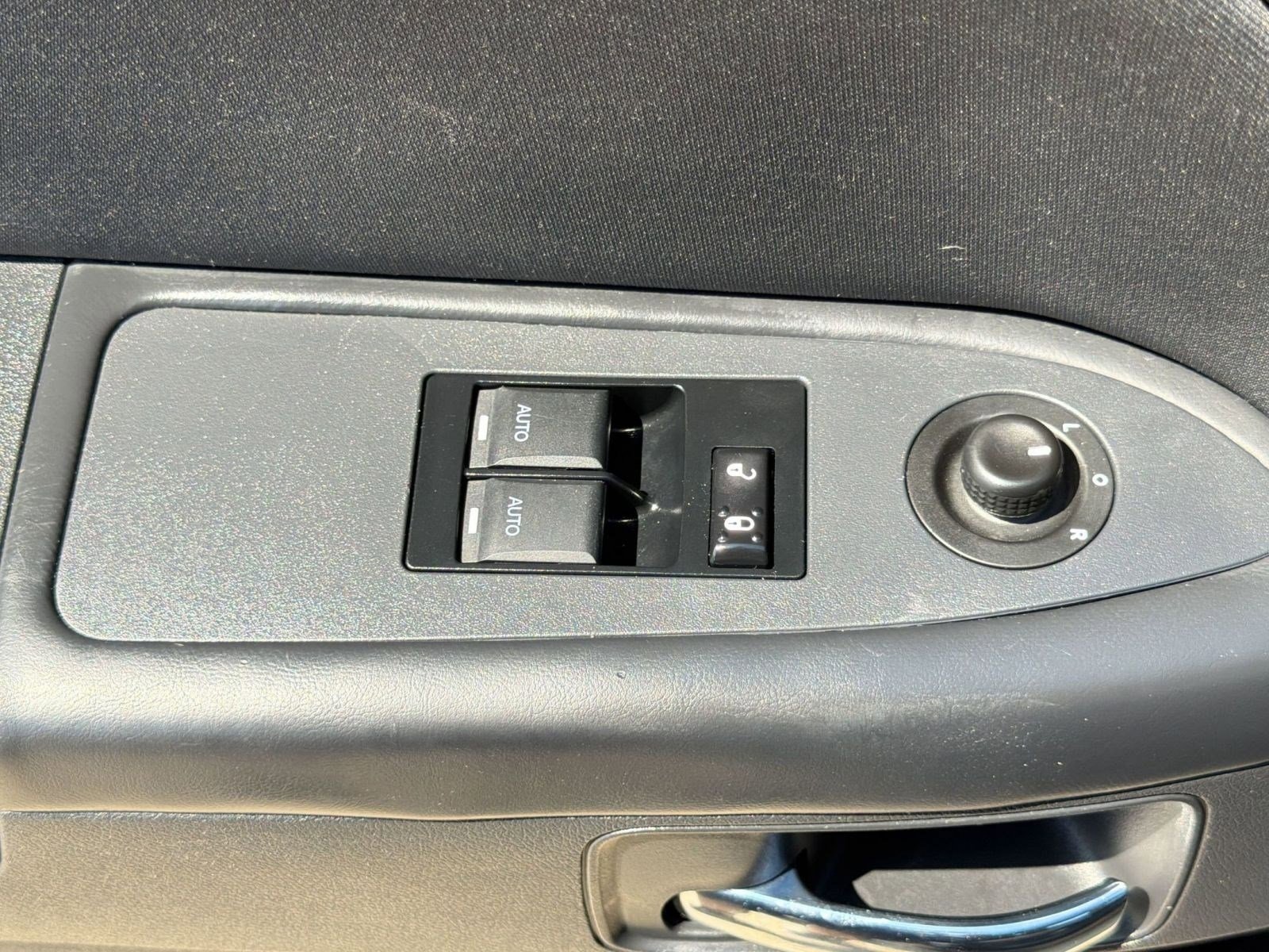 Used 2014 Dodge Challenger SXT RWD image 12