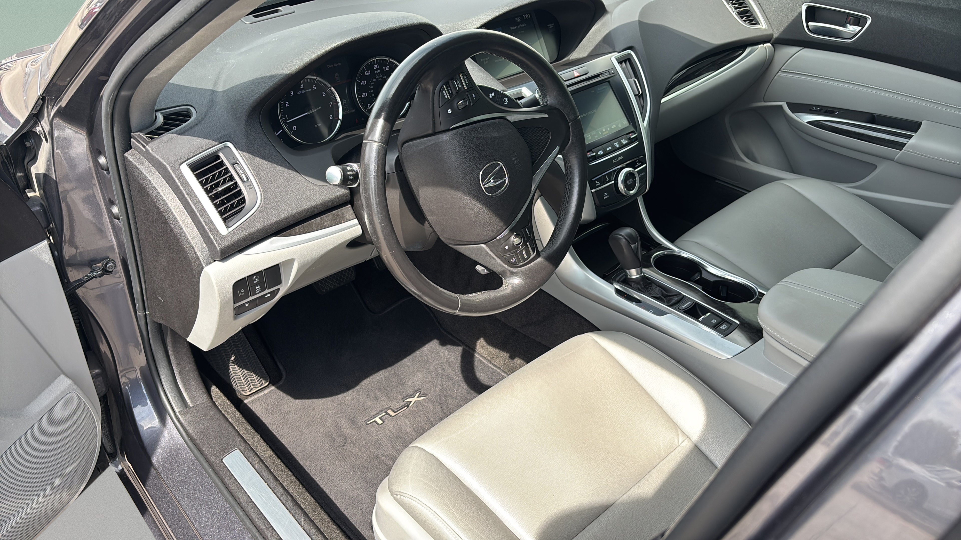 Used 2018 Acura TLX FWD image 11