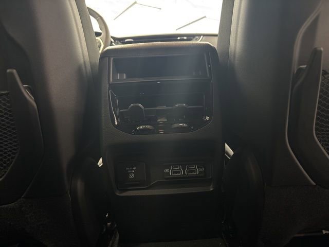 Used 2025 Jeep Grand Cherokee Altitude w/ Trailer Tow Package image 32