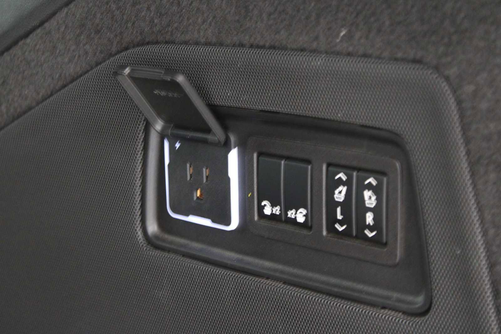 Certified 2023 Cadillac Escalade Sport Platinum image 9