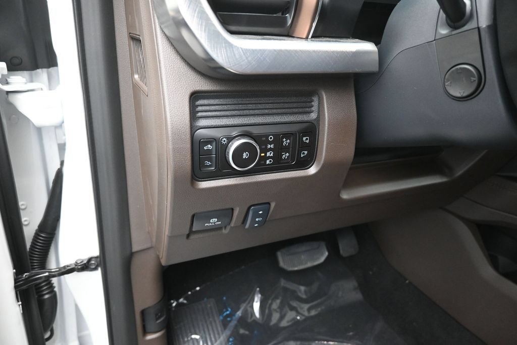 New 2026 Ford F450 King Ranch w/ Chrome Package AWD/4WD image 13