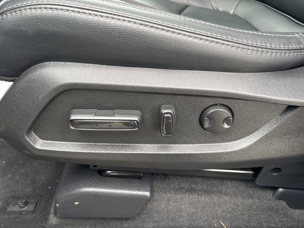 Used 2025 Honda Pilot Touring image 19