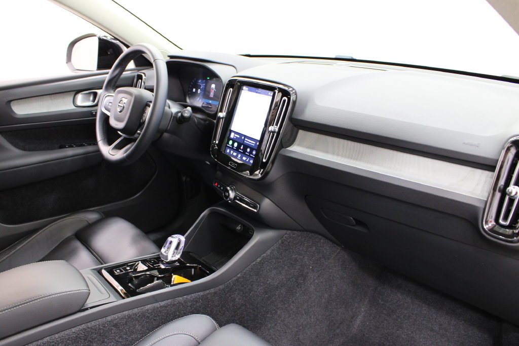 Used 2026 Volvo XC40 B5 Plus AWD/4WD image 27