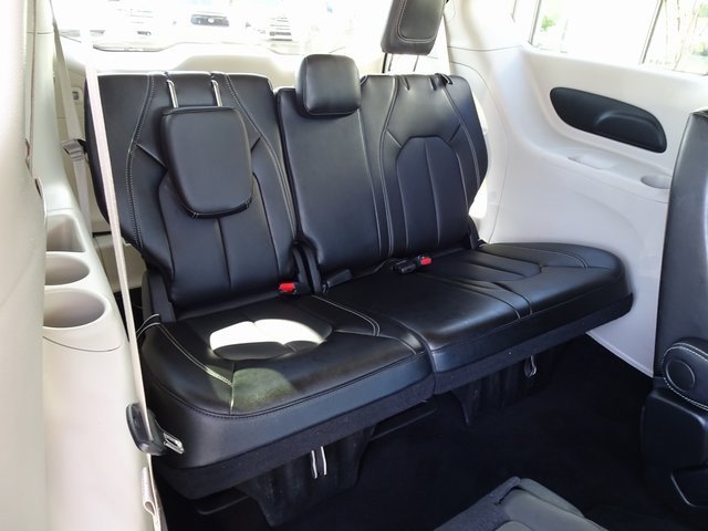 Used 2024 Chrysler Pacifica Touring-L image 20