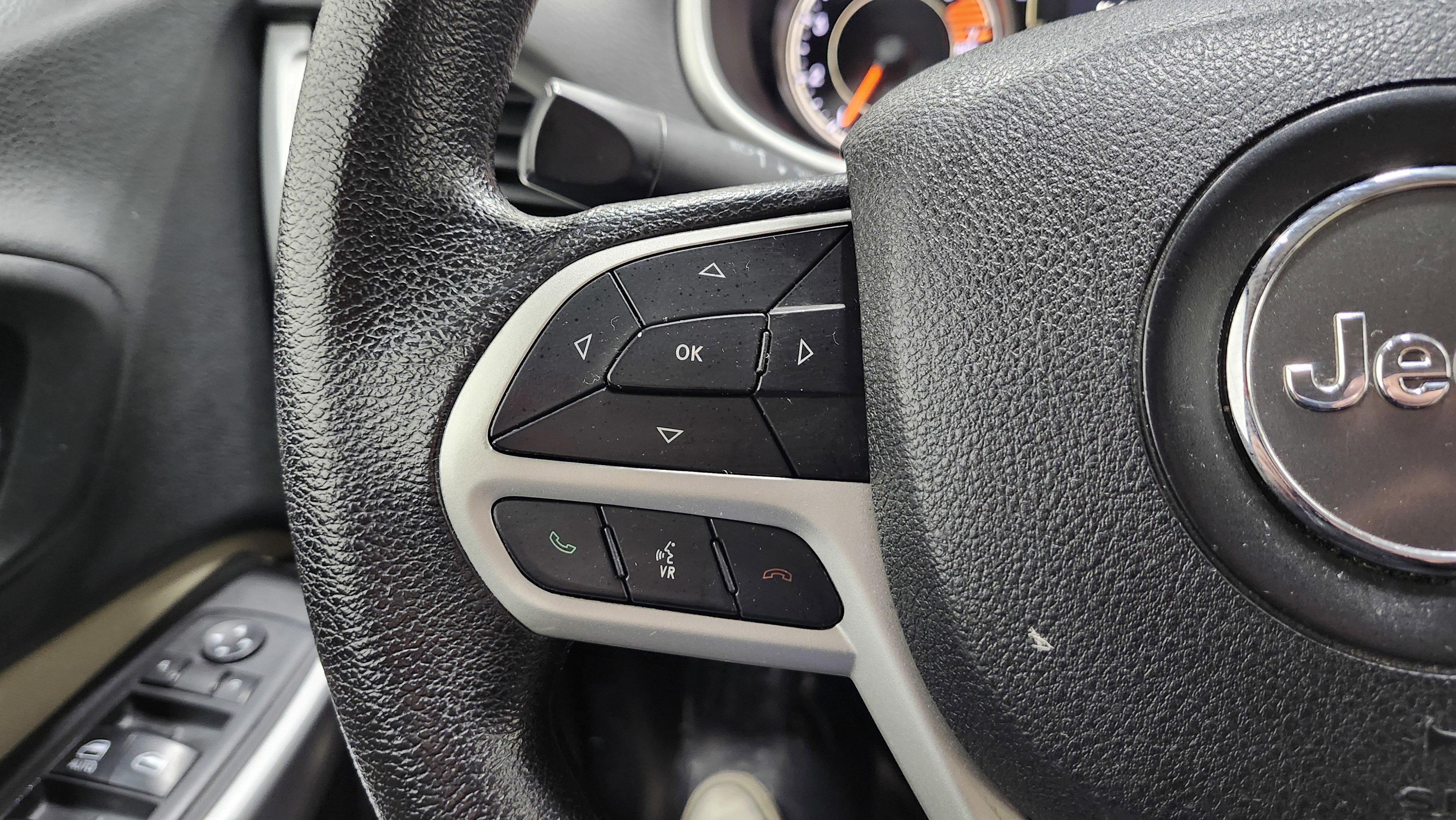 Used 2017 Jeep Cherokee Sport w/ Safety Group image 31