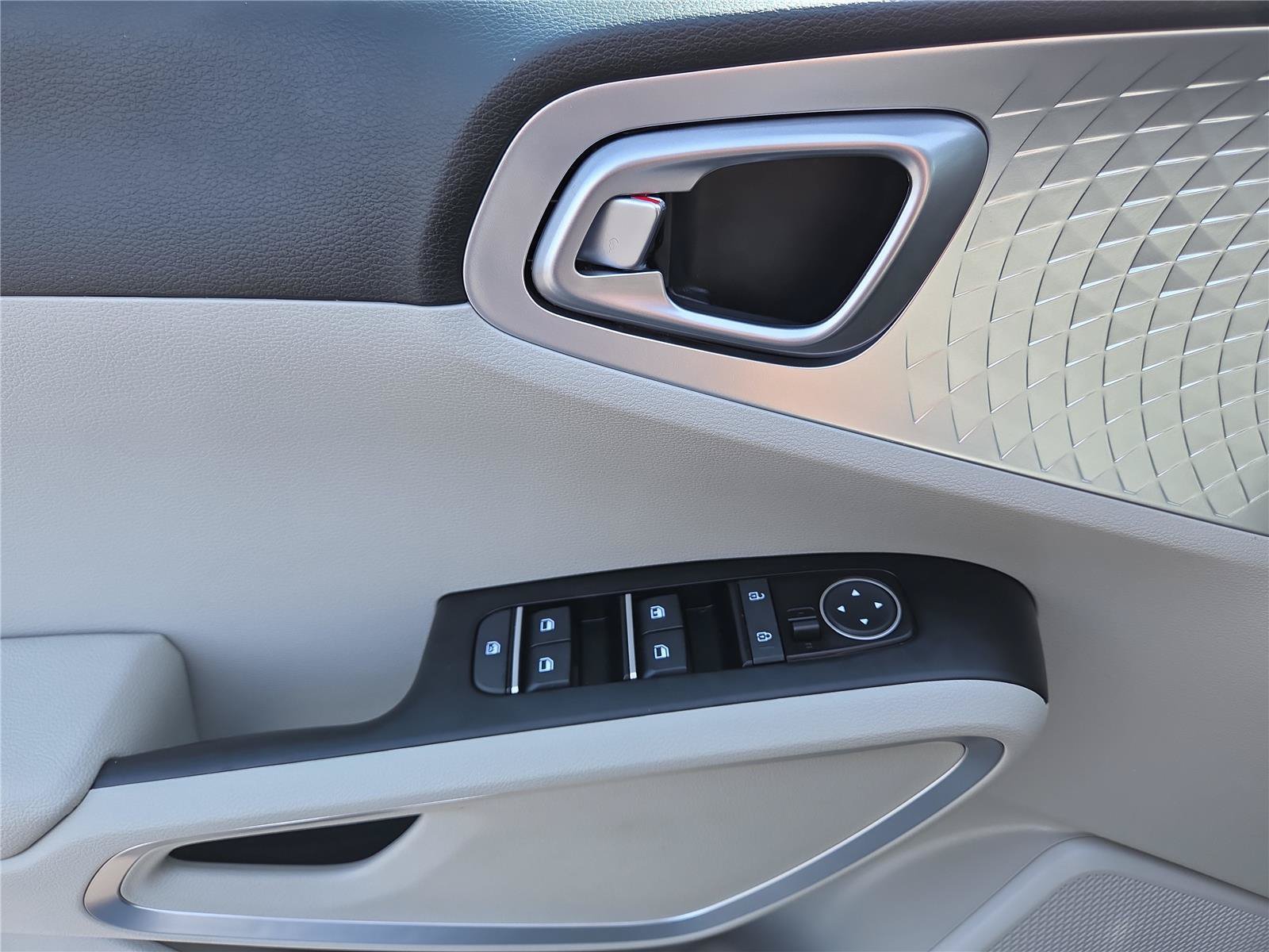 Certified 2024 Kia Soul LX FWD image 12
