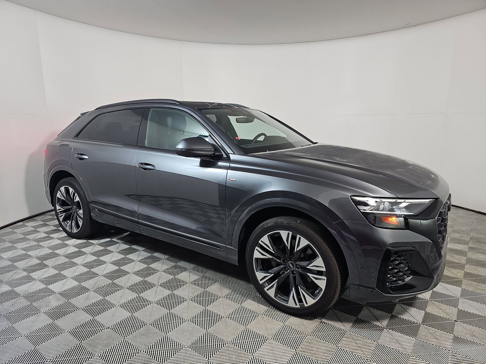 Used 2025 Audi Q8 Premium Plus w/ Premium Plus Package image 4