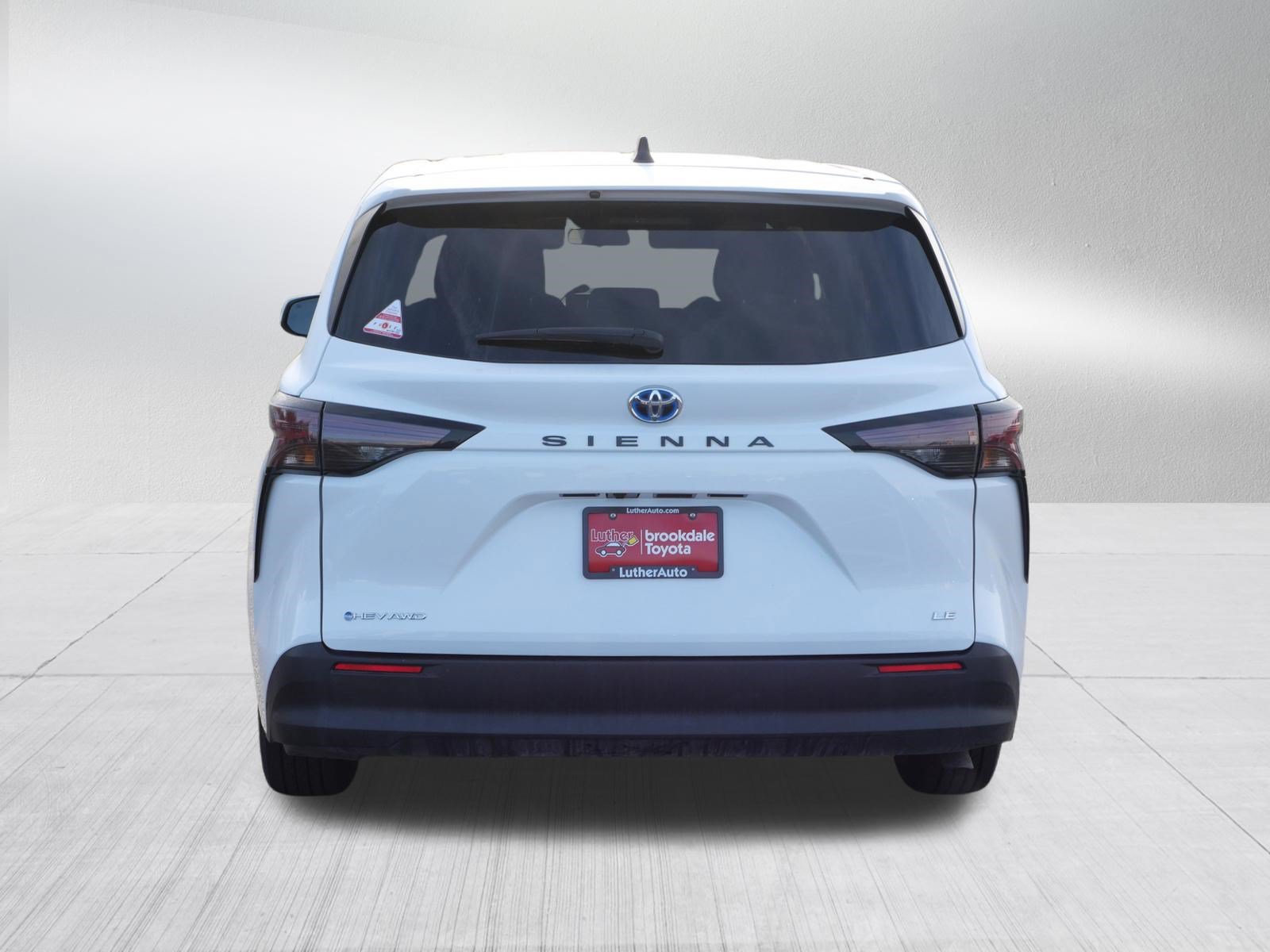 Certified 2025 Toyota Sienna LE AWD/4WD image 6