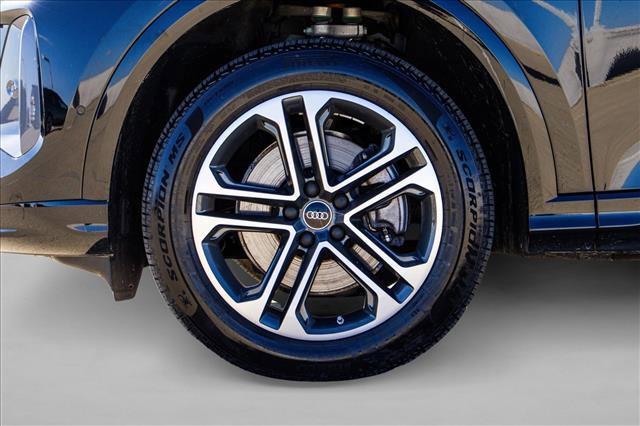 Certified 2025 Audi Q5 Premium w/ Convenience Package image 9