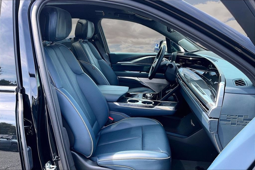 Certified 2025 Cadillac Escalade IQ Luxury 2 w/ LPO, Premium Carpet Package AWD/4WD image 30
