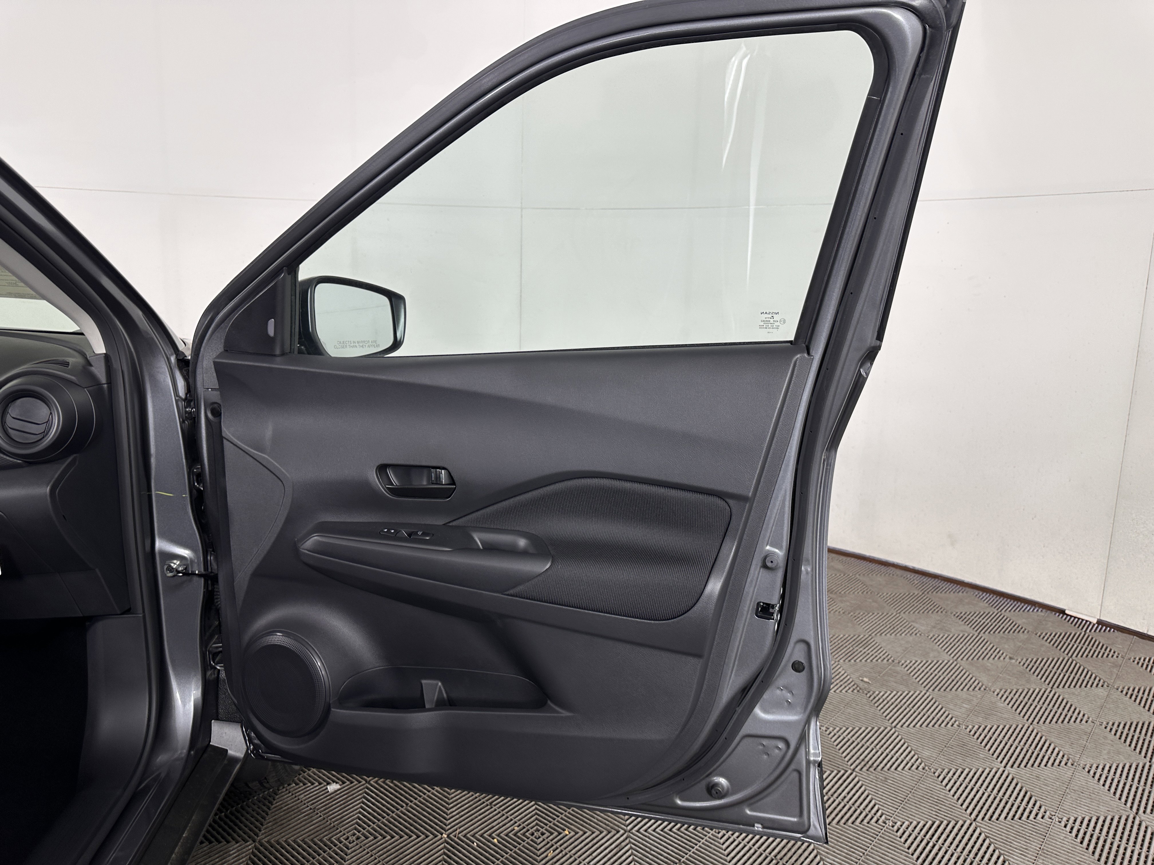 New 2025 Nissan Kicks Play S image 38