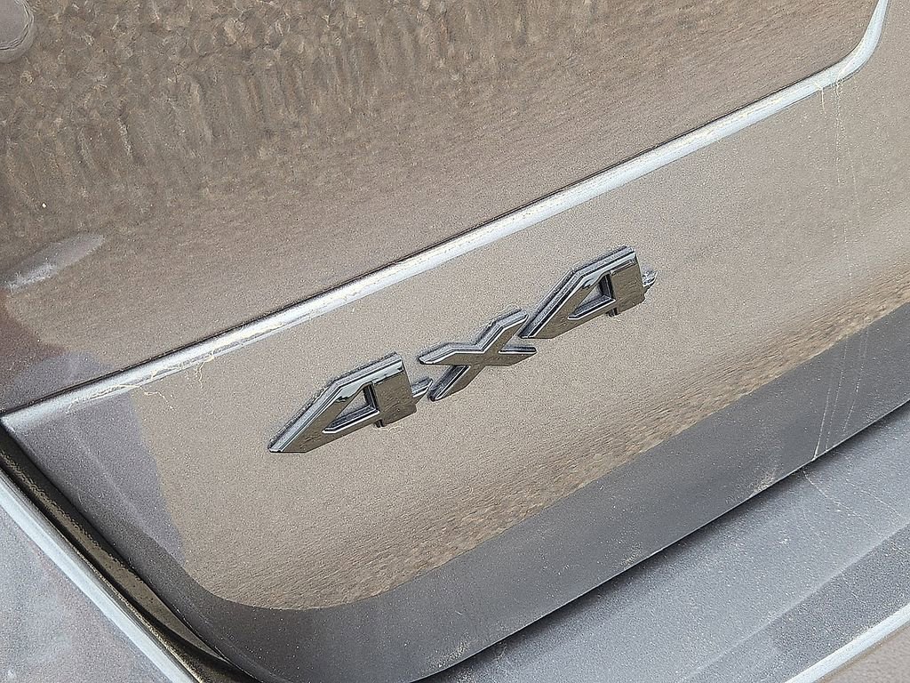 Used 2024 Jeep Grand Cherokee L Altitude AWD/4WD image 12