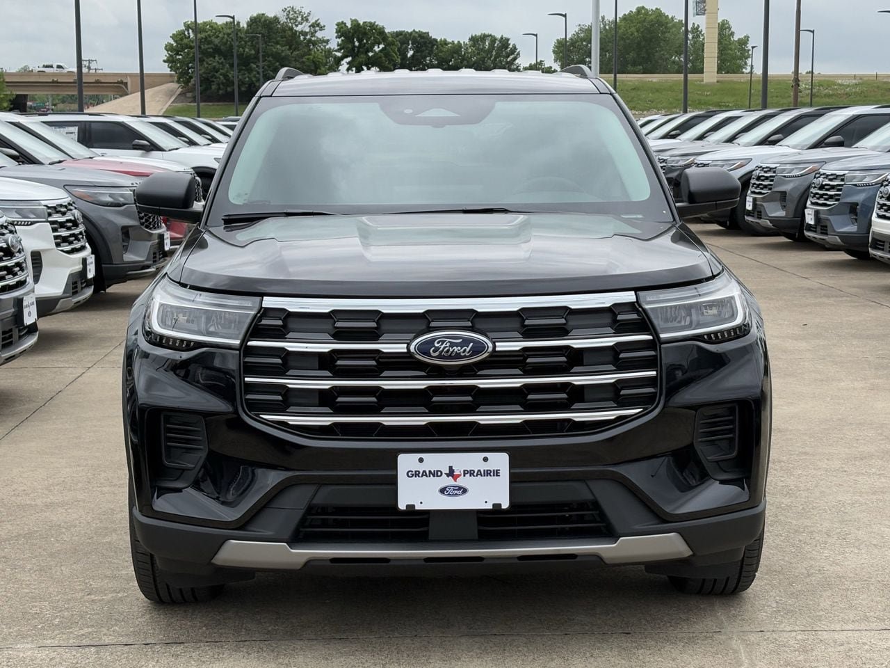 New 2026 Ford Explorer Active RWD image 7