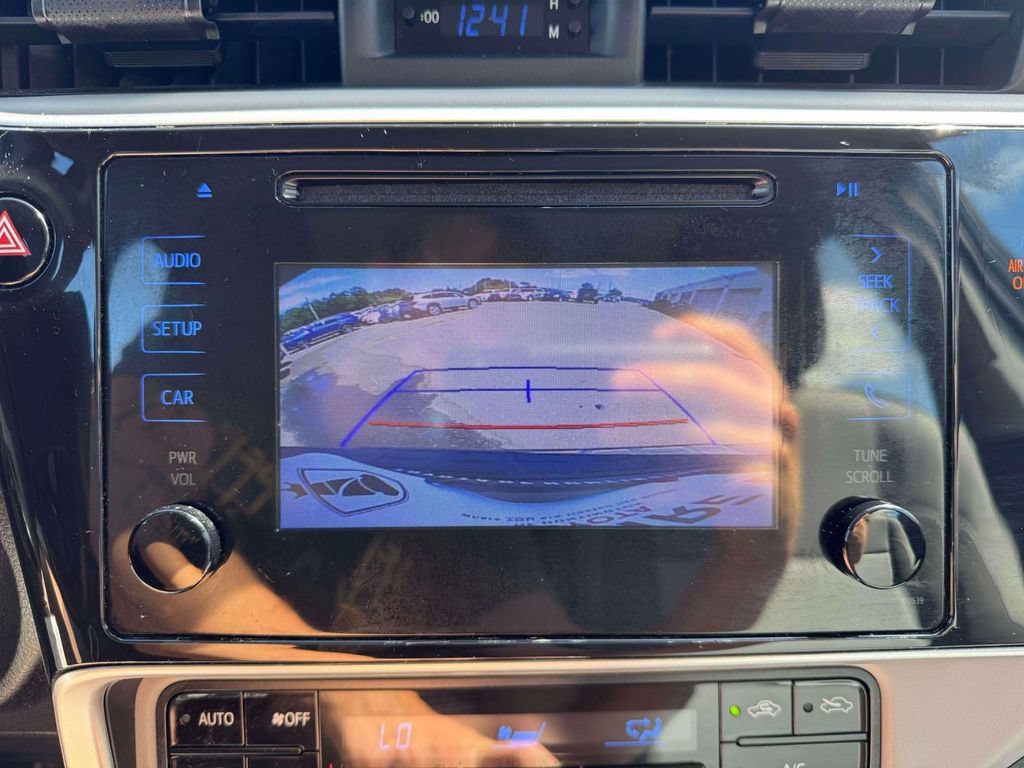 Used 2018 Toyota Corolla LE FWD image 30
