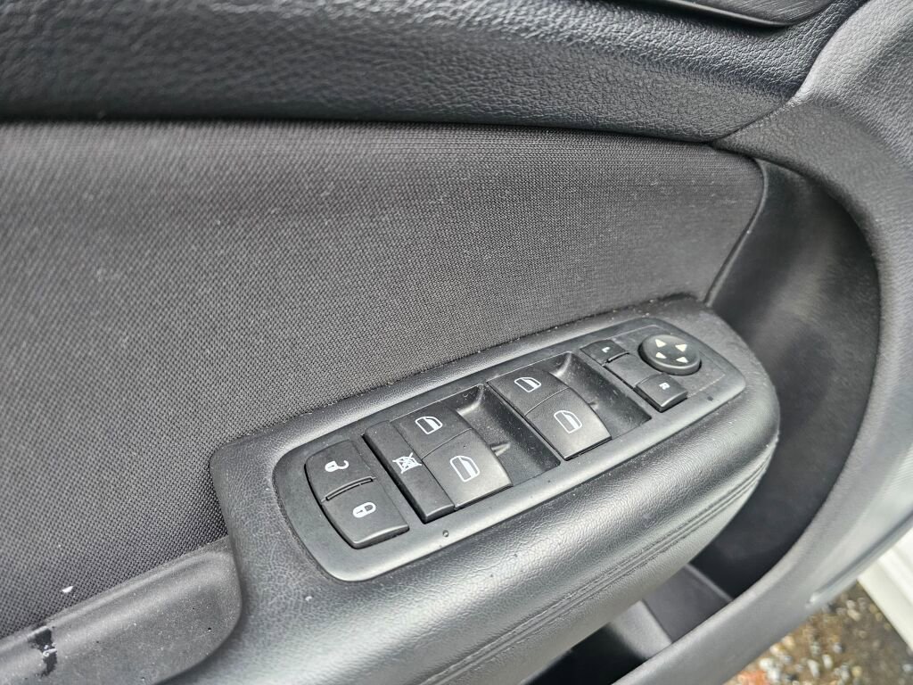 Used 2016 Chrysler 200 LX image 27