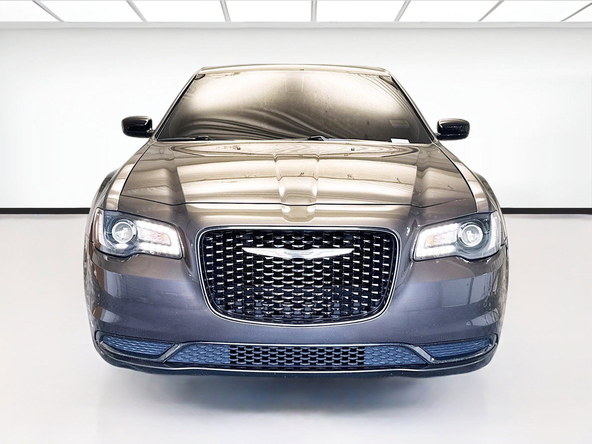 Used 2020 Chrysler 300 Touring w/ Sport Appearance Package image 2