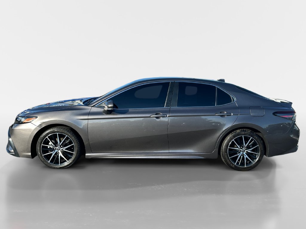 Used 2023 Toyota Camry SE FWD image 2