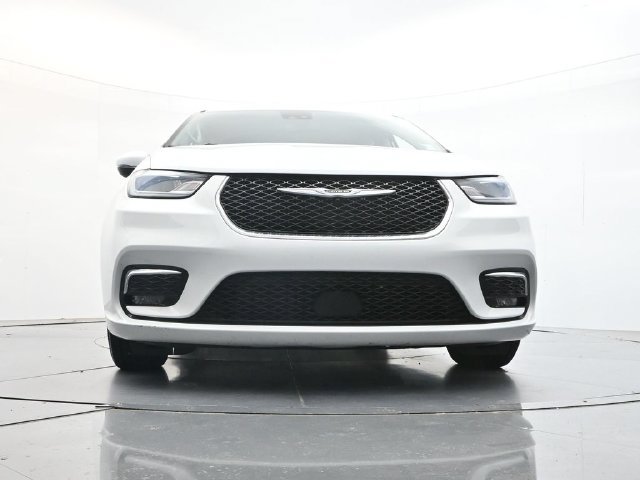 Used 2023 Chrysler Pacifica Touring-L FWD image 43