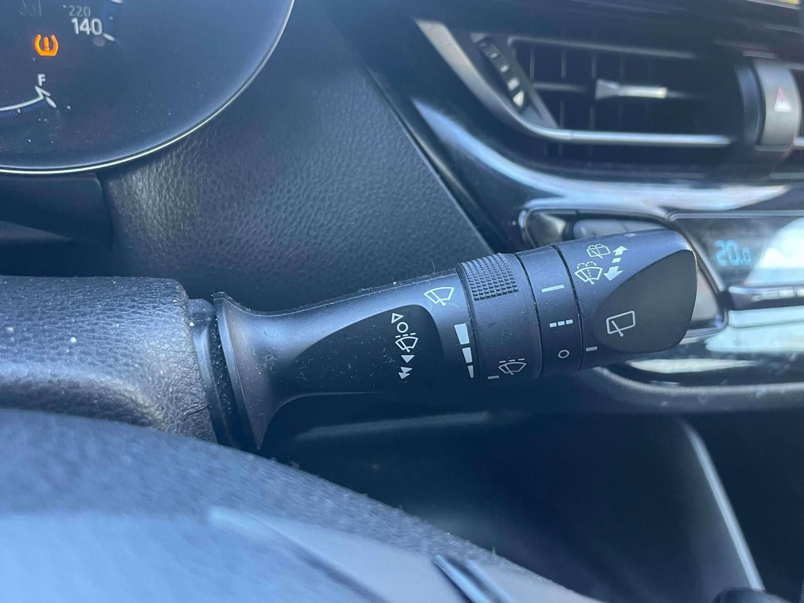 Used 2019 Toyota C-HR XLE image 21