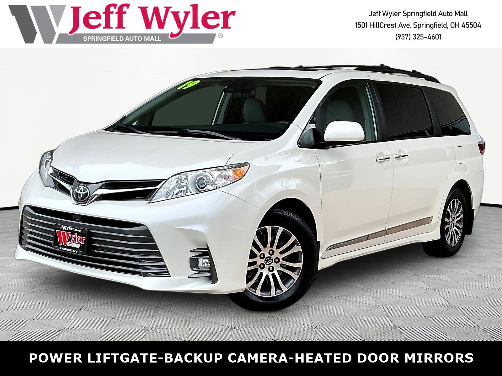 Used 2019 Toyota Sienna XLE w/ XLE Navigation Package FWD image 1