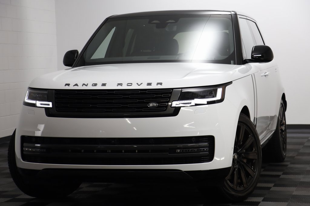 New 2025 Land Rover Range Rover SE image 2