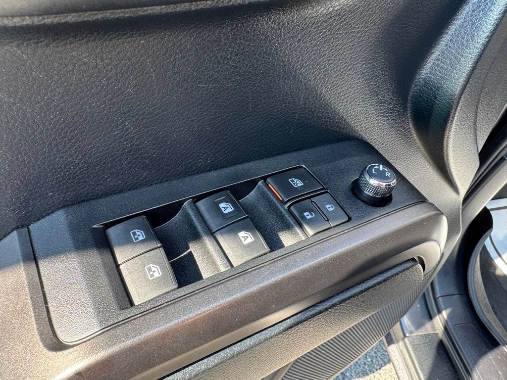 Used 2017 Toyota Tacoma TRD Off-Road AWD/4WD image 13