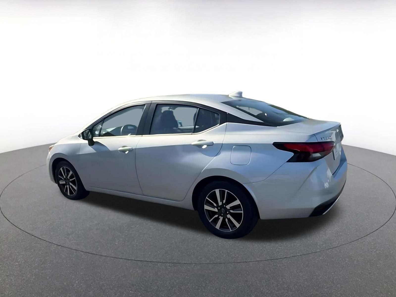 Used 2025 Nissan Versa SV image 10