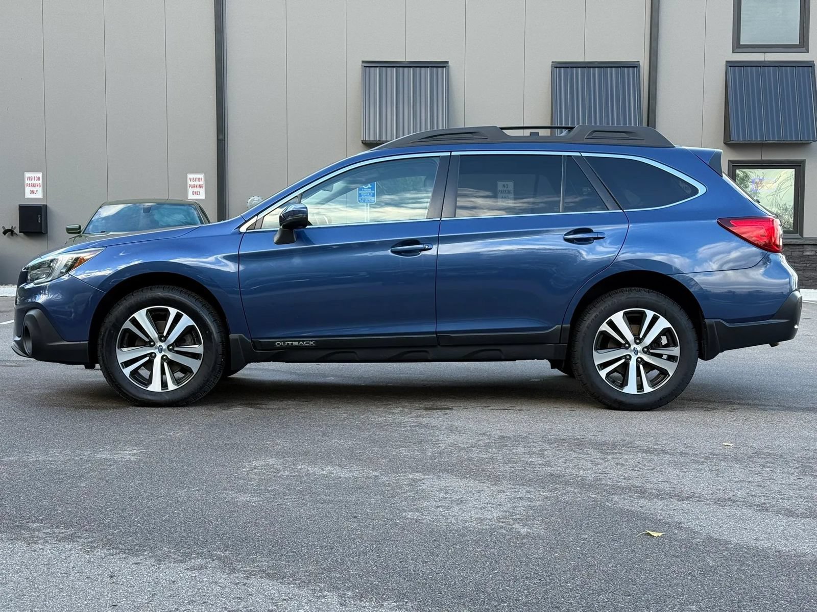 Used 2019 Subaru Outback 3.6R Limited w/ Popular Package #2 AWD/4WD image 2