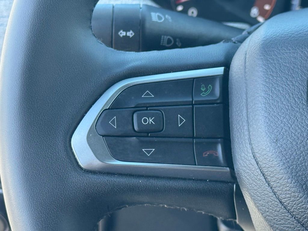 Used 2025 Jeep Compass Latitude image 23