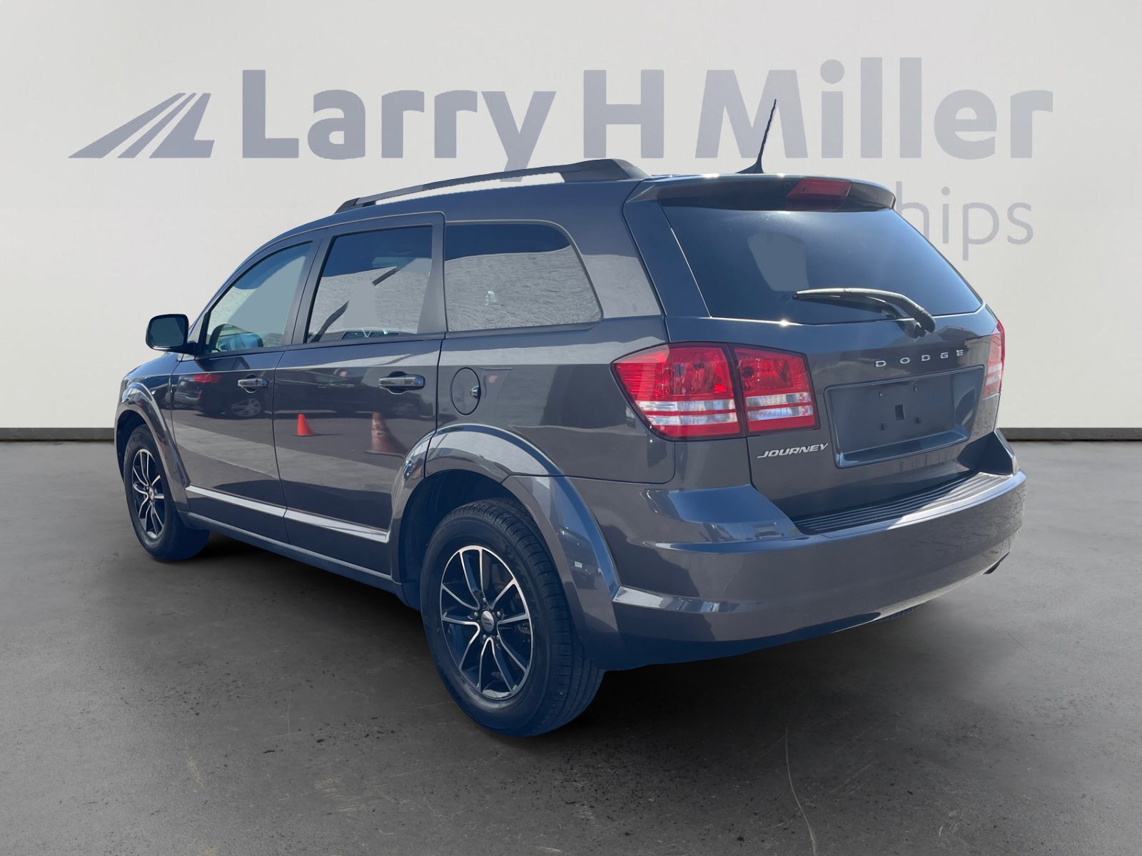 Used 2018 Dodge Journey SE w/ Connectivity Group FWD image 3