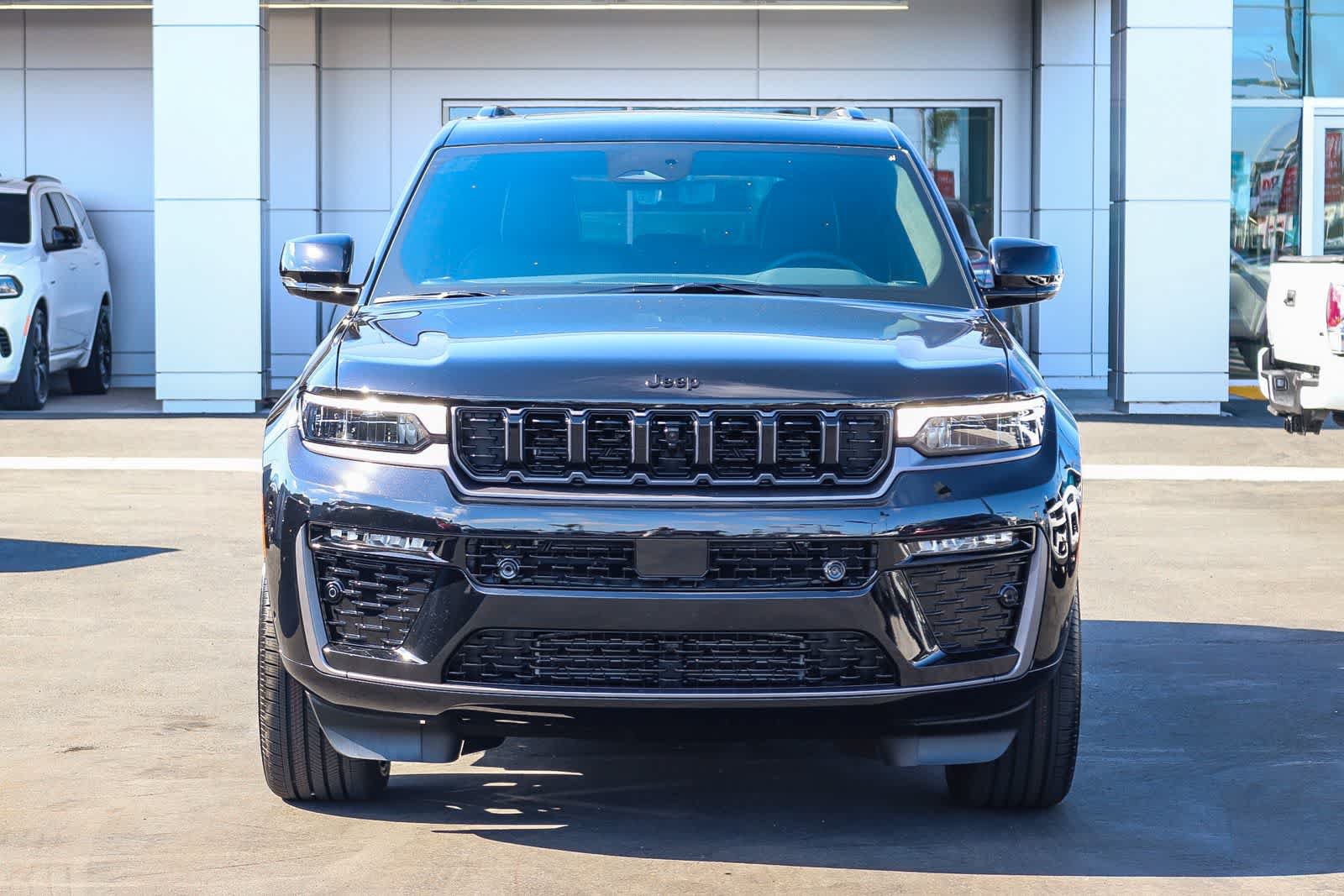 New 2026 Jeep Grand Cherokee Summit AWD/4WD image 2