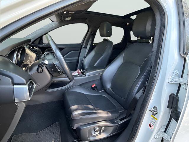 Used 2020 Jaguar F-PACE Premium image 15