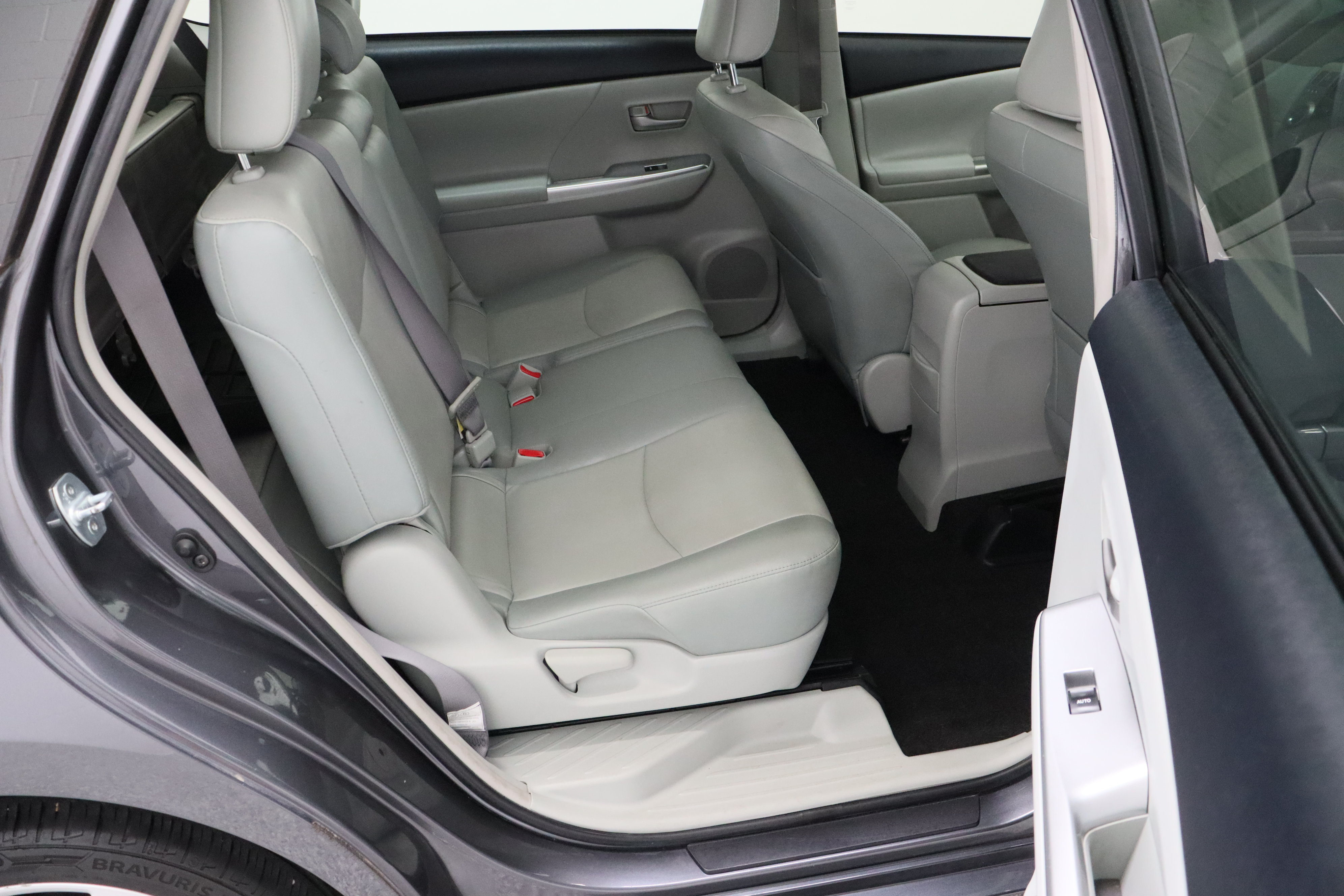 Used 2013 Toyota Prius V Five FWD image 33