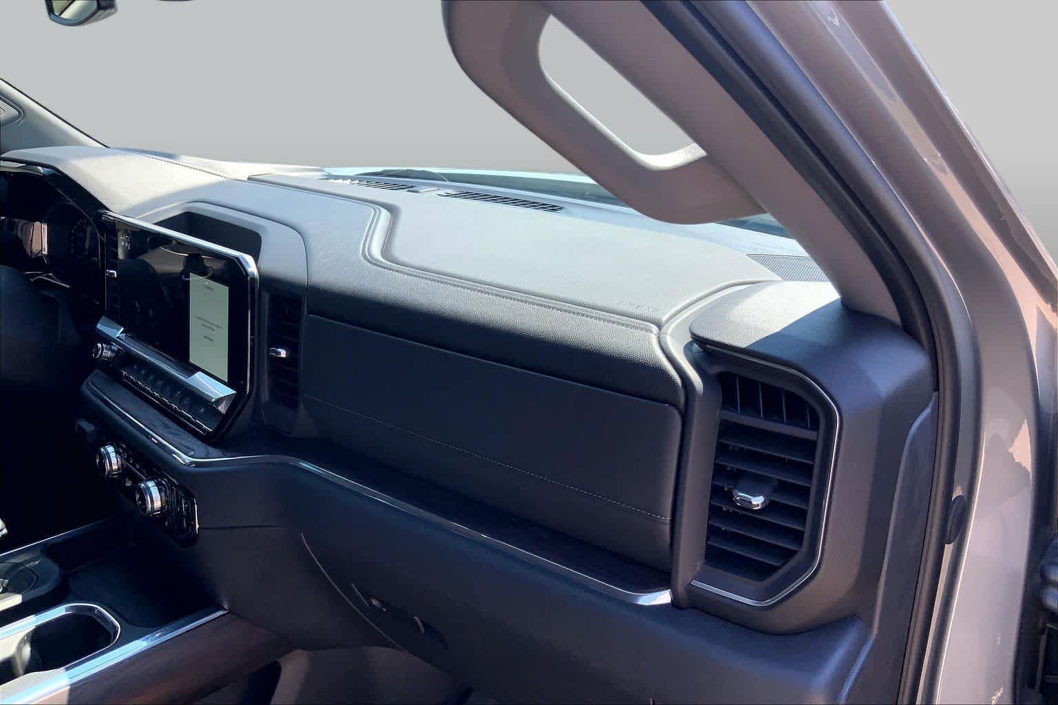 Used 2024 GMC Sierra 1500 SLT AWD/4WD image 19