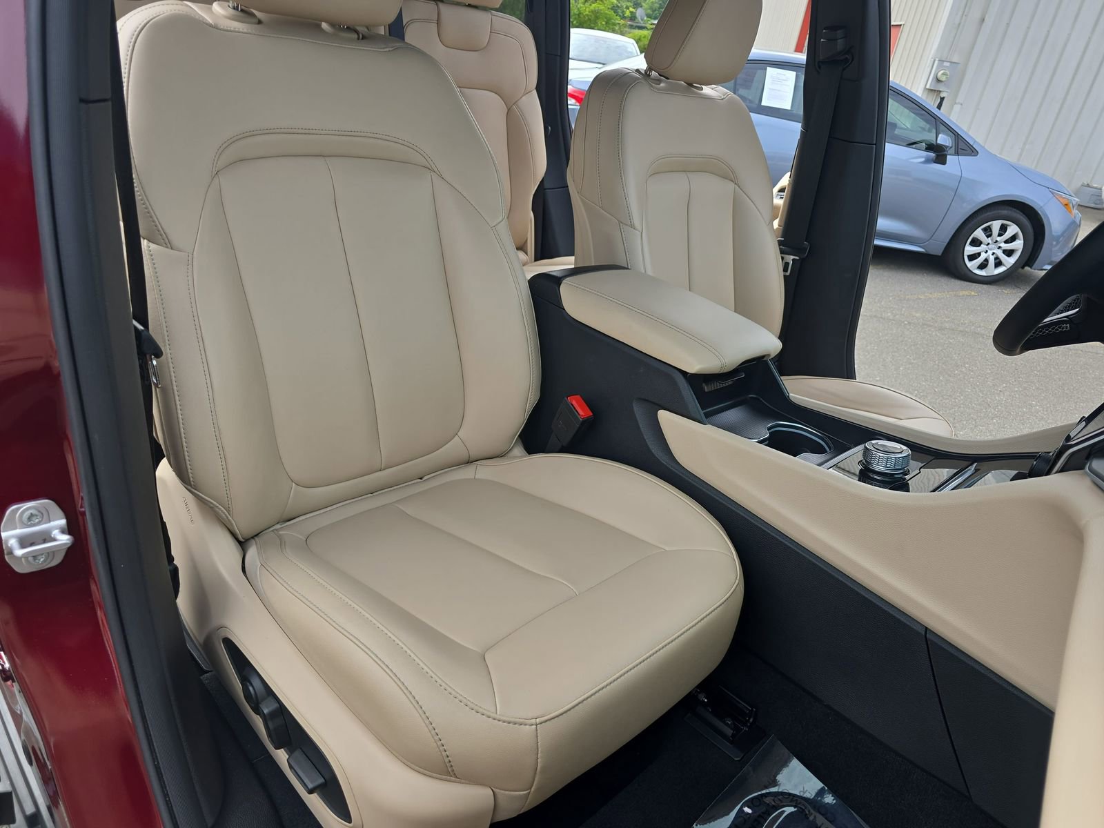Used 2025 Jeep Grand Cherokee Limited RWD image 10
