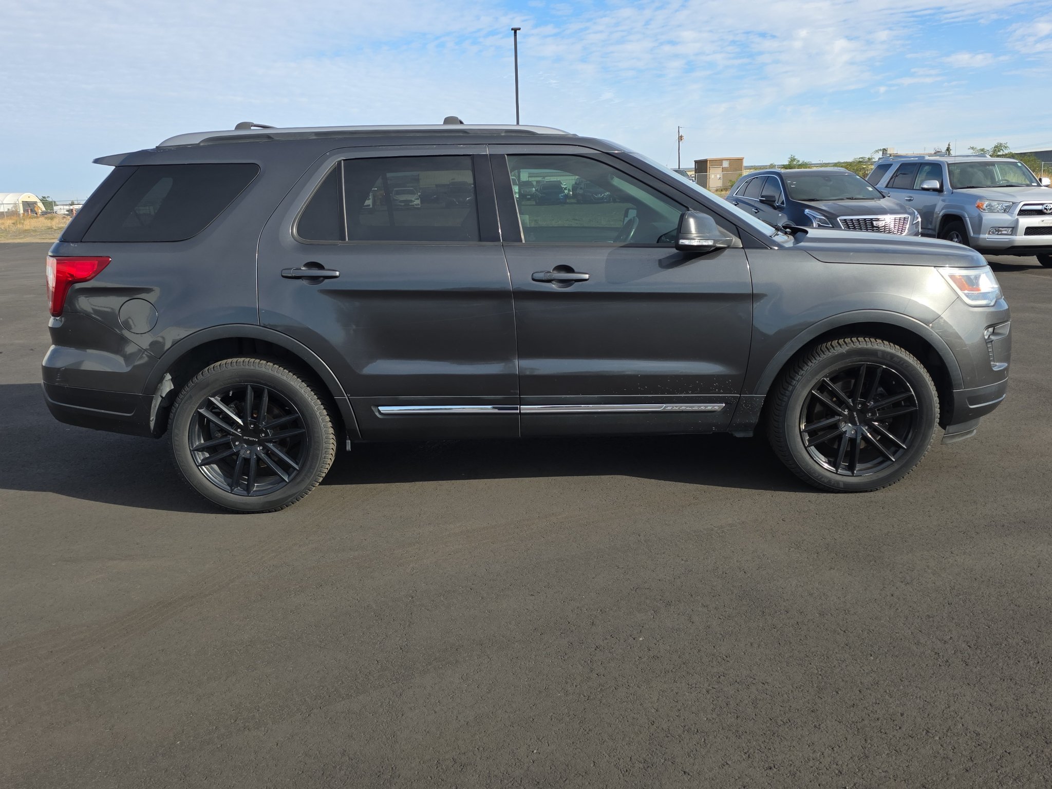 Used 2018 Ford Explorer XLT w/ Equipment Group 202A AWD/4WD image 9