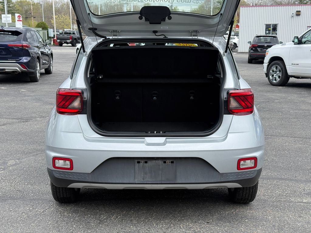 Used 2022 Hyundai Venue SE FWD image 5