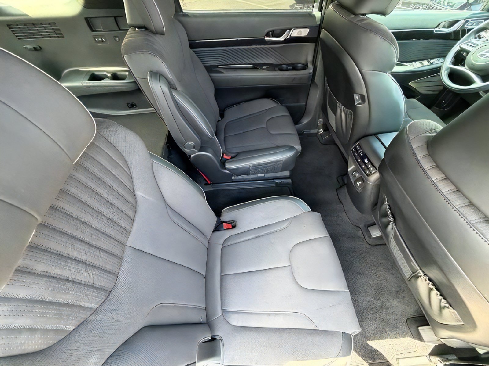 Used 2025 Hyundai Palisade Calligraphy AWD/4WD image 11