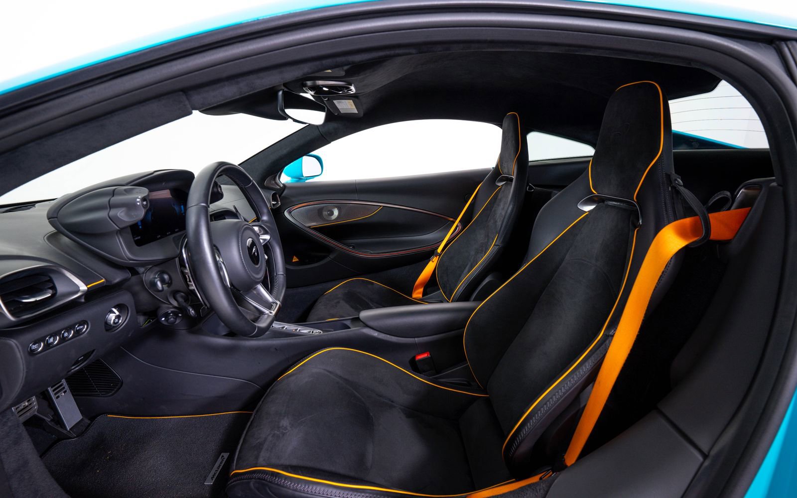 Used 2023 McLaren Artura RWD image 19